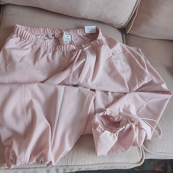 NWT TECH STRETCH CARGO PANTS. XL - Picture 6 of 9